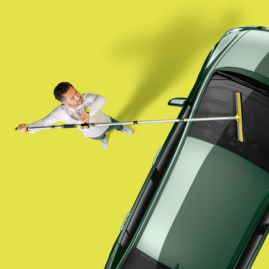 Auto squeegee and Docapole cleaning windshield