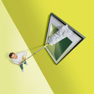 Microfiber duster attached to a Docapole cleaning an image frame